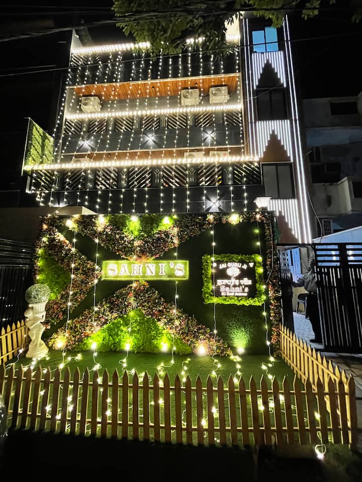 10bhk Villa In Punjabi Bagh, Roof, Swimming Pool - デリー