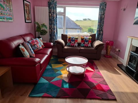 Popular Airbnb listing: Amaron's Nest - Cosy little house on Great Orme in Mostyn, Penrhyn, Tudno, Craig Y Don, Gogarth