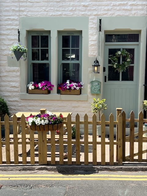 The Grocers Cottage - Historic 1600s Luxury Stay