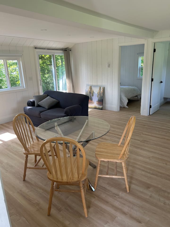 Bunnies Cottage #1
2 Bedrooms
1 Pull Out Couch - Fenelon Falls