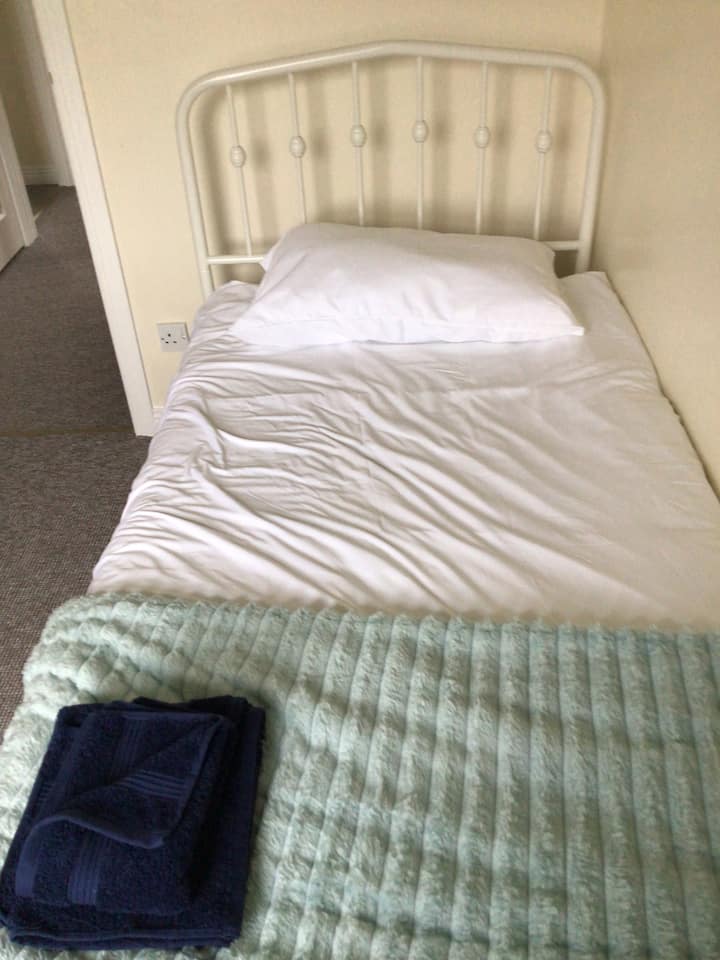 בחדר שינה 3 יש מיטת יחיד אחת