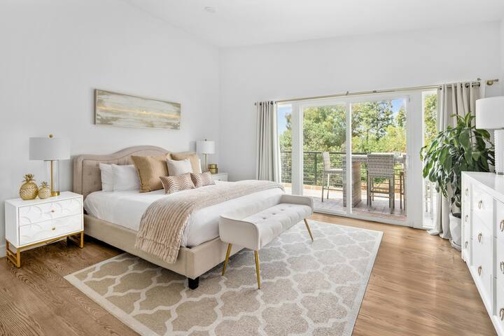 NEW California Dream Pool Villa & Iconic Location gallery image 4