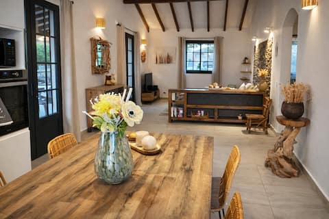 Top-earning Airbnb listing in Le Moule, 2 bedrooms