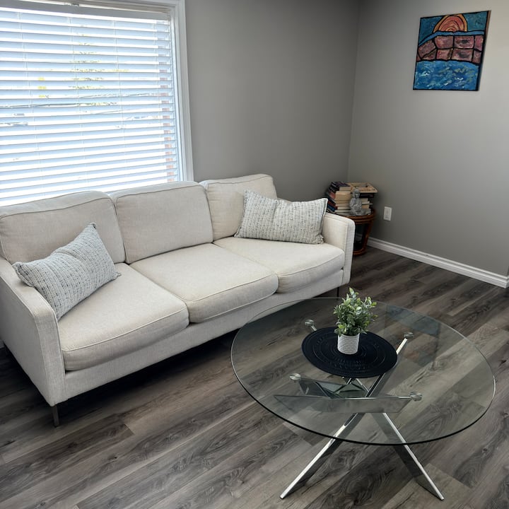 Entire 2br Unit | Queen & Double | Full Bathroom - Thunder Bay