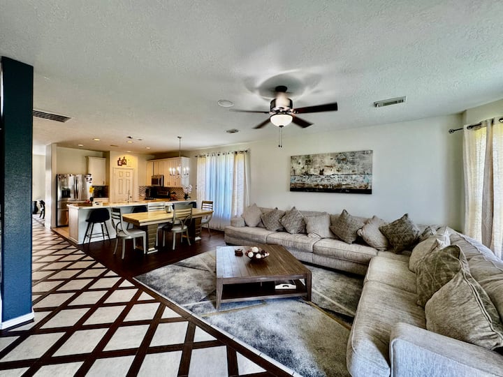 Family-friendly & Spacious - Texas City, TX