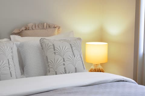 Beach Ave Bungalow – Metres to the Beach