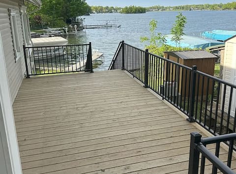Lobdell Lake Boathouse includes pontoon
