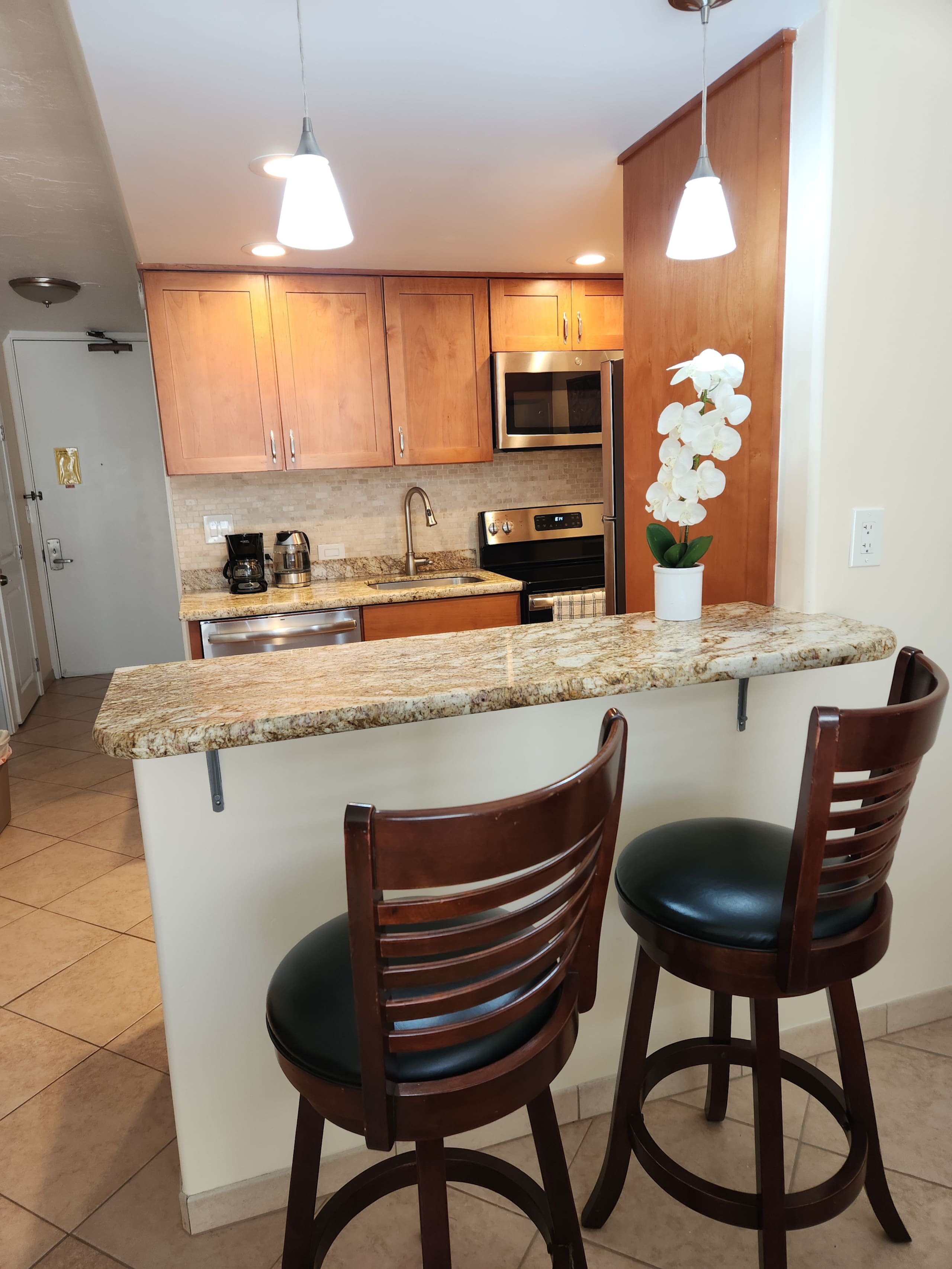 Condo in Lahaina · ★4.63 · Studio · 1 bed · 1 private bath - Image 4