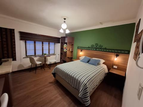 4. Separate suite, central and nice patio