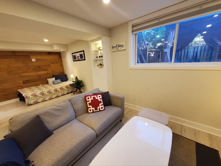Modern Suite W/ Parking, Transit - Vaughan