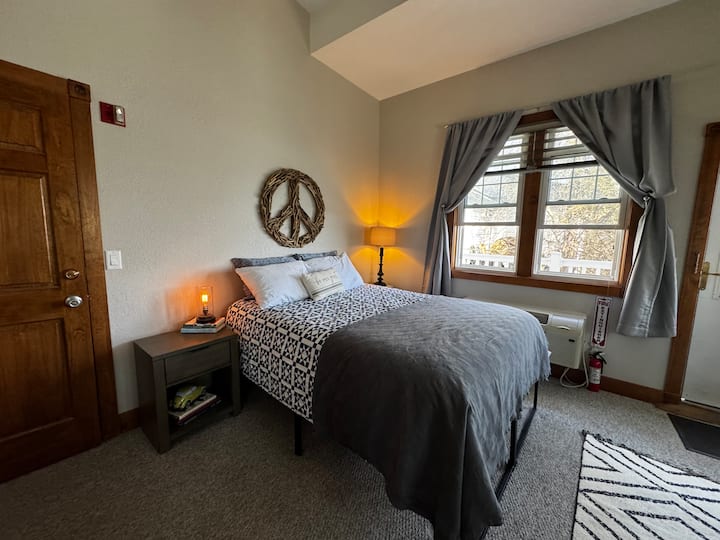 Hidden Gem With A Lake View In Heart Of Elkhart - Elkhart Lake, WI
