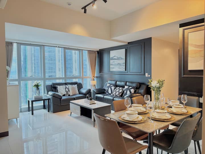 LUXE 3-Bedroom Uptown BGC across Mitsukoshi Mall