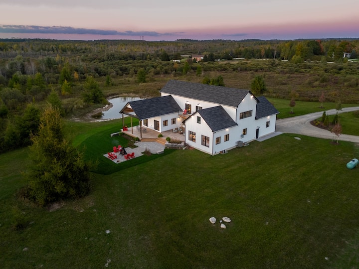 Elba Haus | 63-Acre Private Retreat + Hot Tub