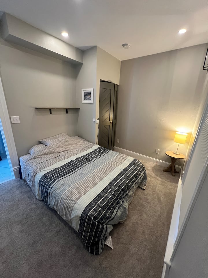 Დედოფლის საძინებელი მეორე სართულზე.