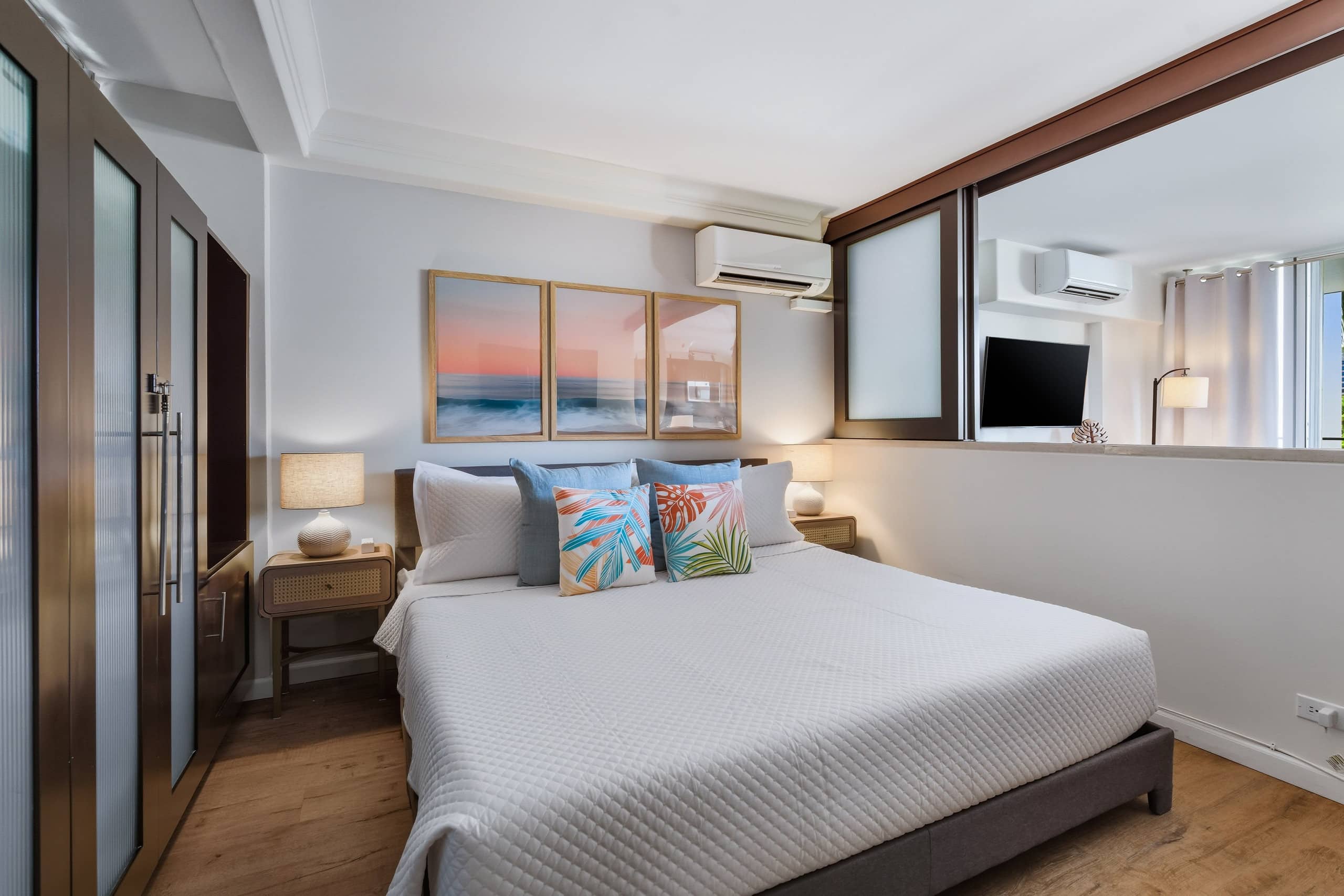 Condo in Honolulu · ★4.73 · 1 bedroom · 2 beds · 1 private bath - Image 2