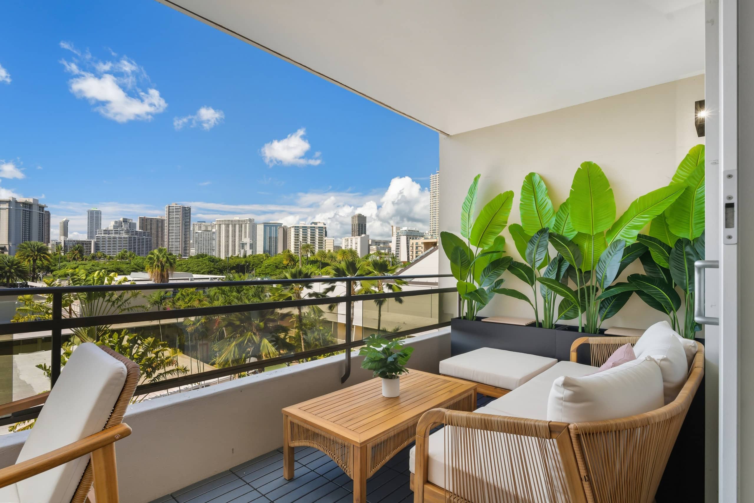 Condo in Honolulu · ★4.73 · 1 bedroom · 2 beds · 1 private bath - Image 24