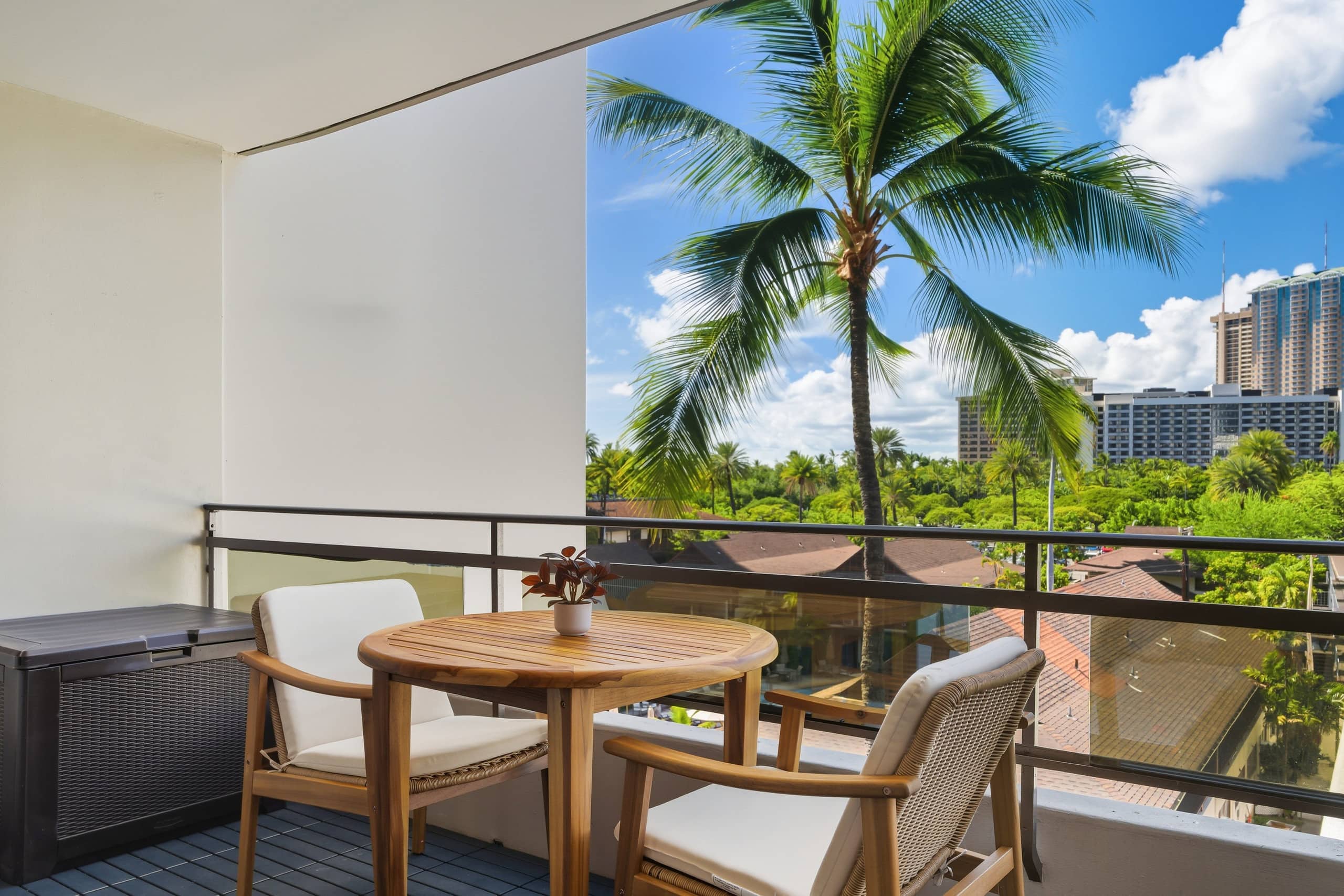 Condo in Honolulu · ★4.73 · 1 bedroom · 2 beds · 1 private bath - Image 25