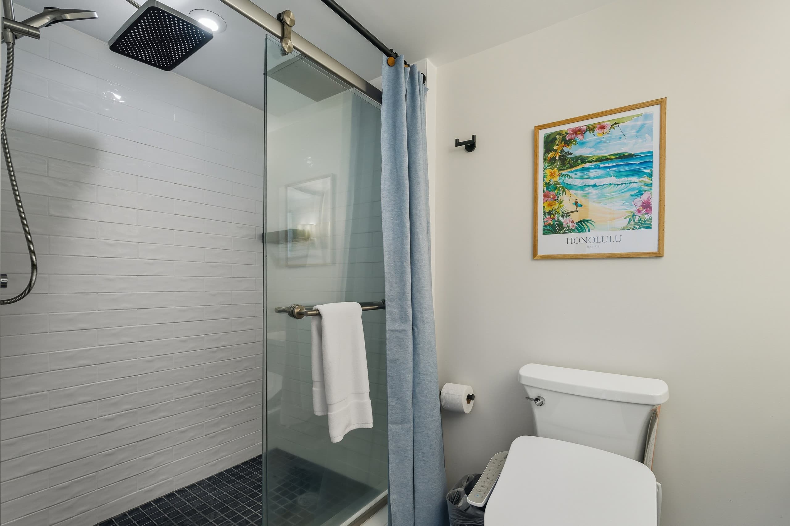 Condo in Honolulu · ★4.73 · 1 bedroom · 2 beds · 1 private bath - Image 21