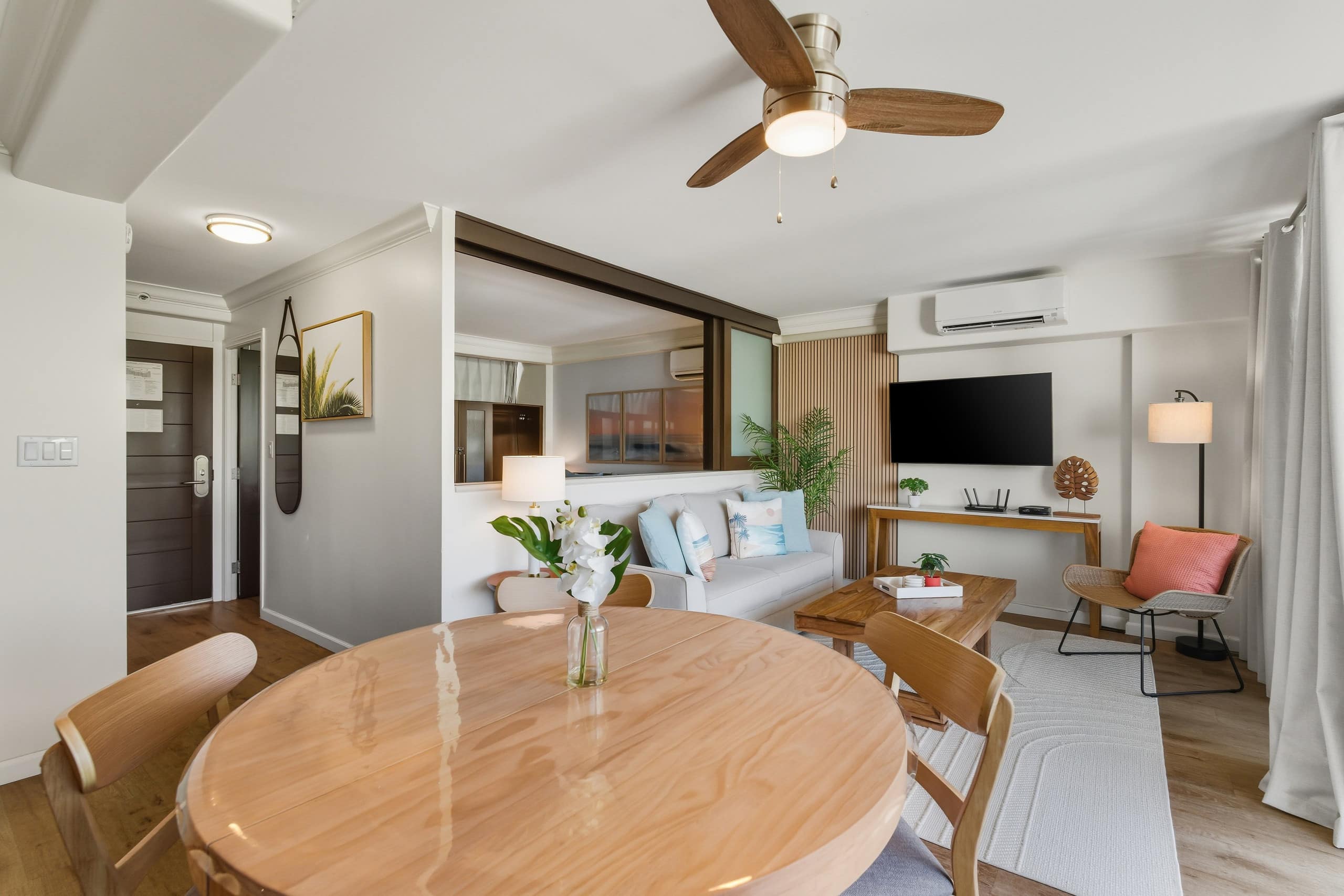 Condo in Honolulu · ★4.73 · 1 bedroom · 2 beds · 1 private bath - Image 14