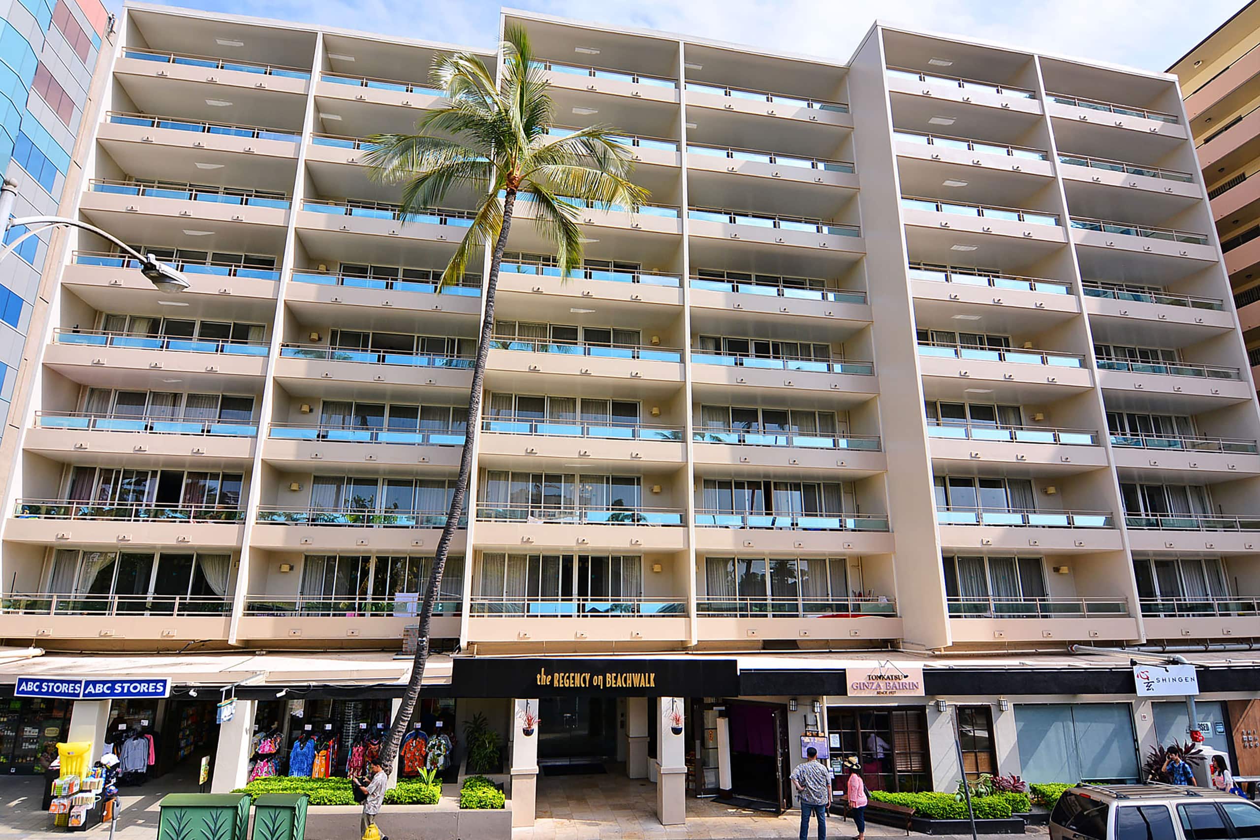 Condo in Honolulu · ★4.73 · 1 bedroom · 2 beds · 1 private bath - Image 32