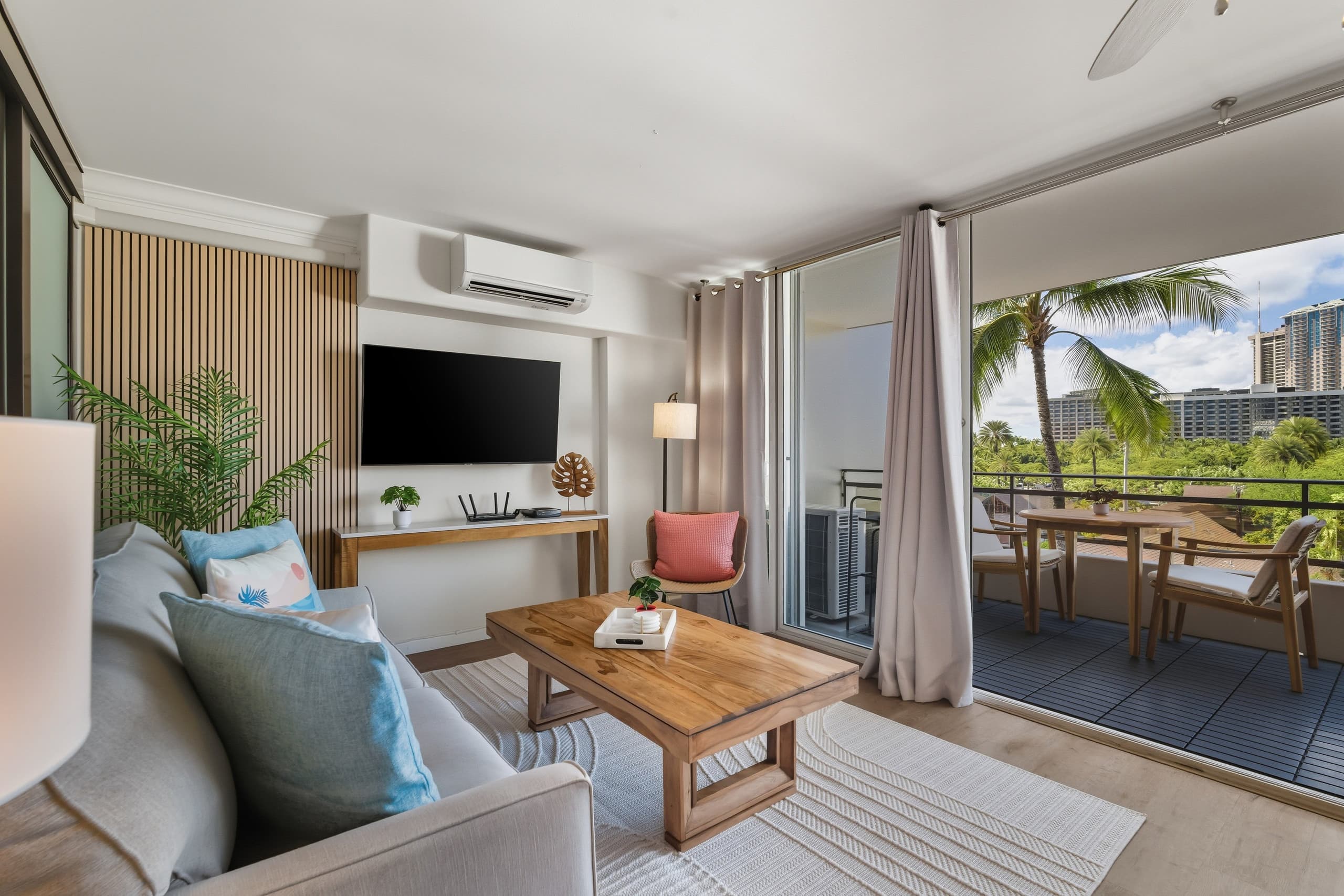 Condo in Honolulu · ★4.73 · 1 bedroom · 2 beds · 1 private bath - Image 4
