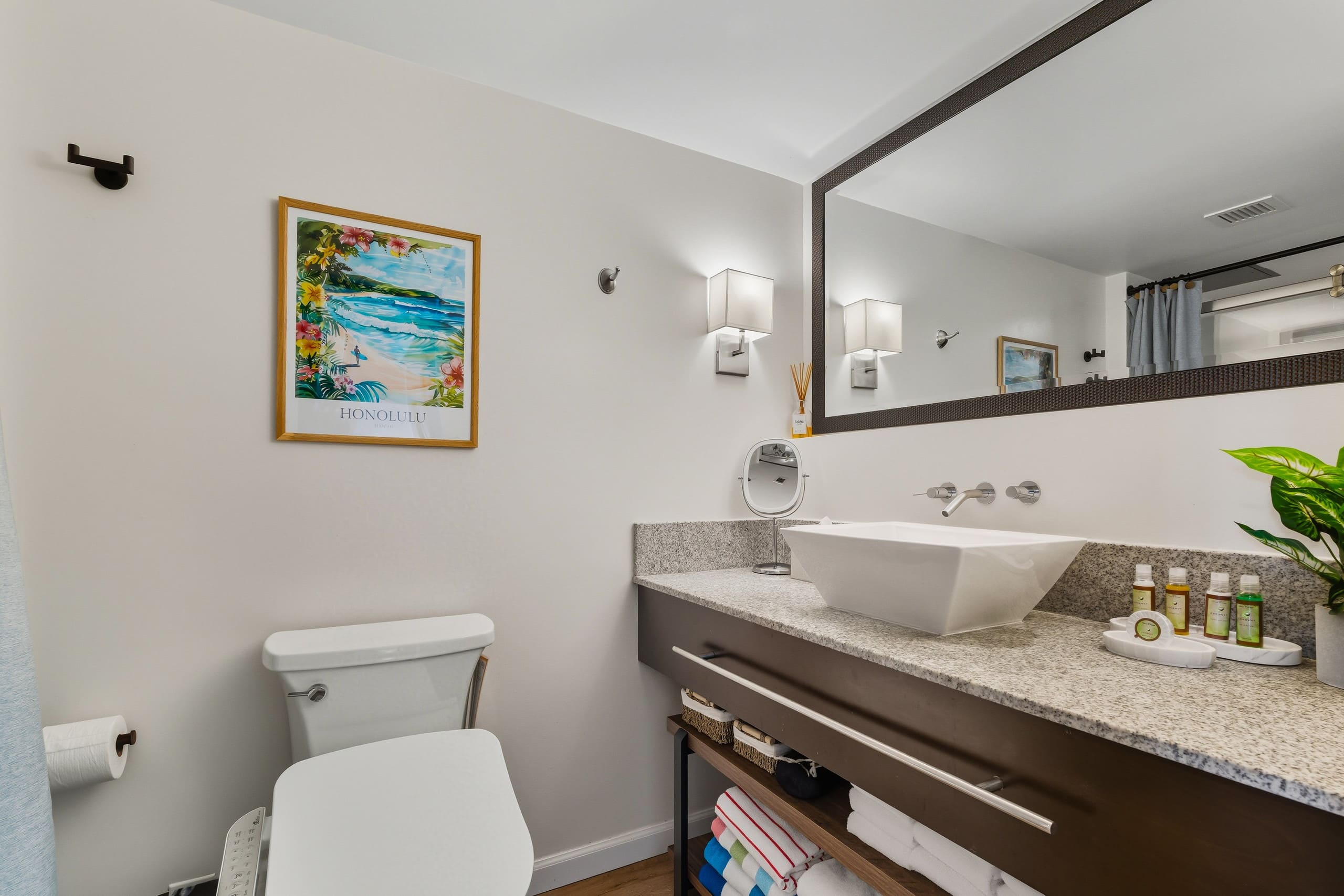 Condo in Honolulu · ★4.73 · 1 bedroom · 2 beds · 1 private bath - Image 20