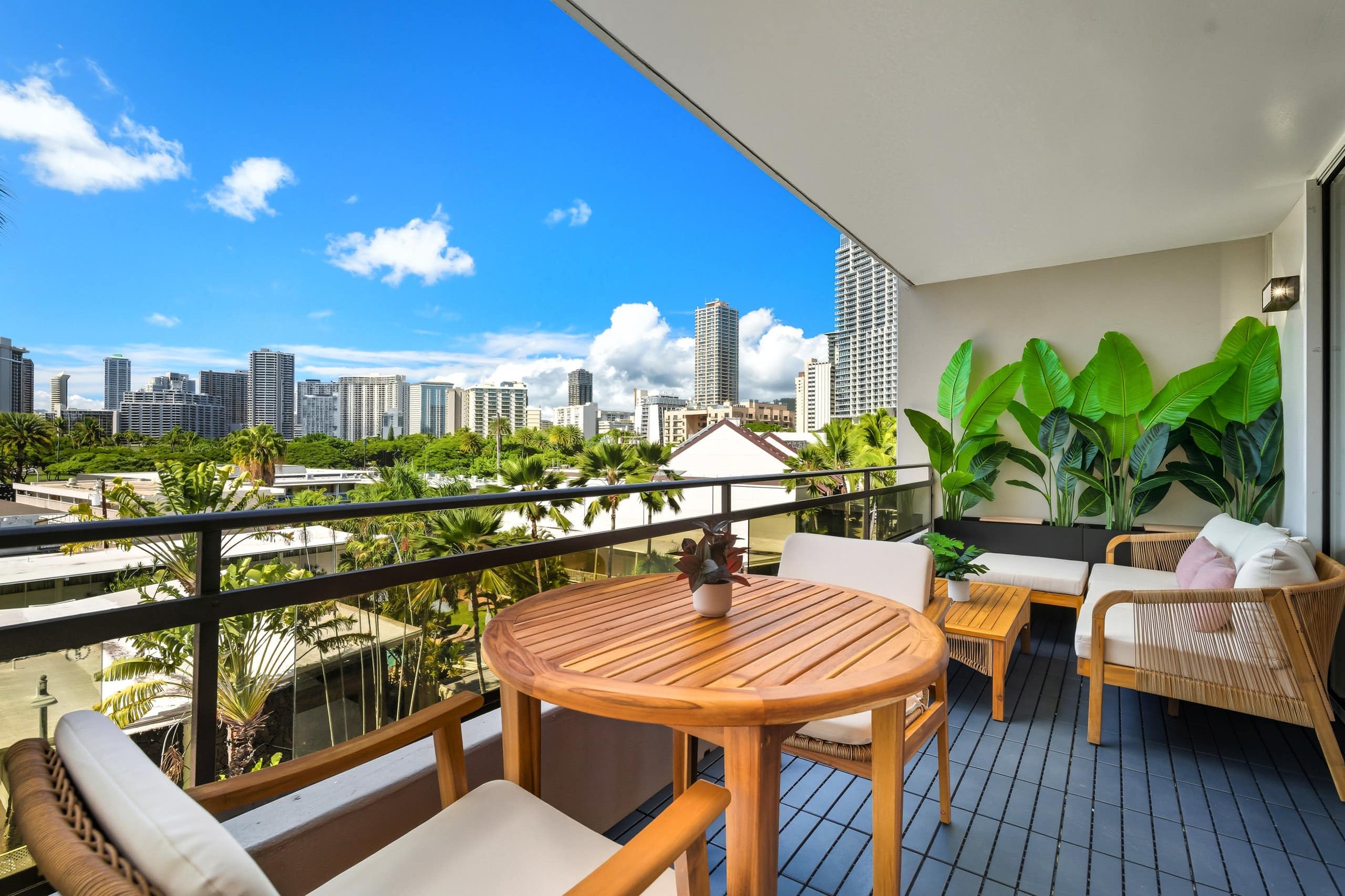 Condo in Honolulu · ★4.73 · 1 bedroom · 2 beds · 1 private bath - Image 23