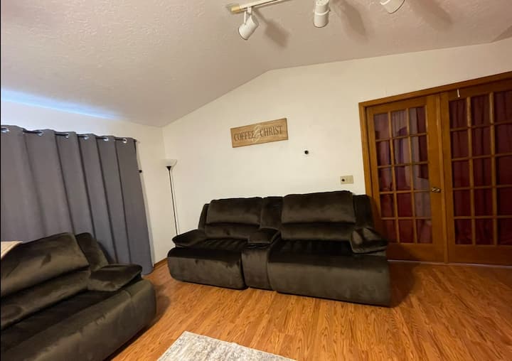 Charming Rustic House Near City Hotspots - Farmington, NM