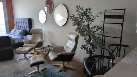 Top performing Airbnb: Beautiful apartment with a panoramic view of the city in Tabacalera