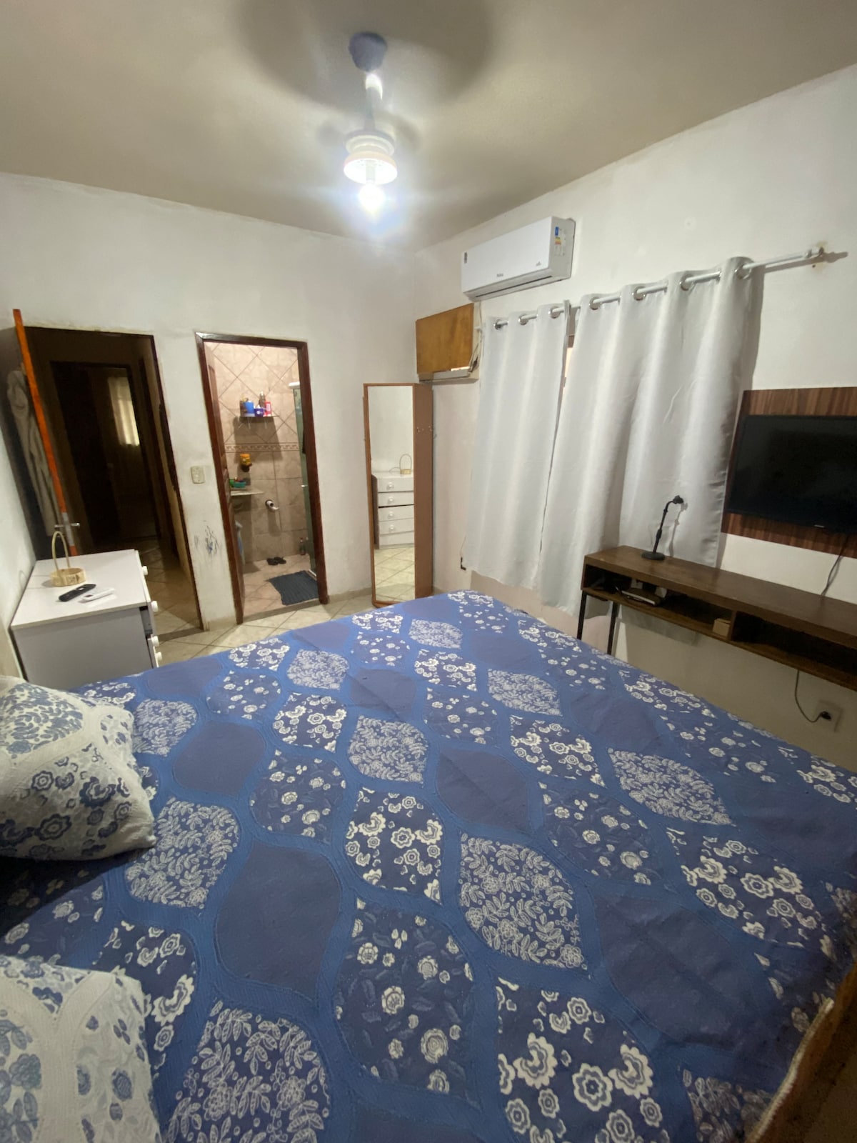 Apartman s TV-om/Netflixom i Disney +, klima-uređajem, stropnim ventilatorom i privatnom kupaonicom u apartmanu.