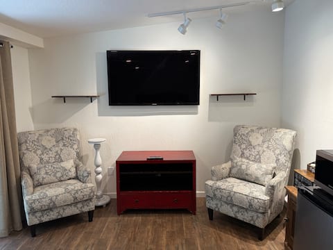 Top performing Airbnb: Big Red Barn Escape • Pet-Friendly Near Murphys in Calaveras