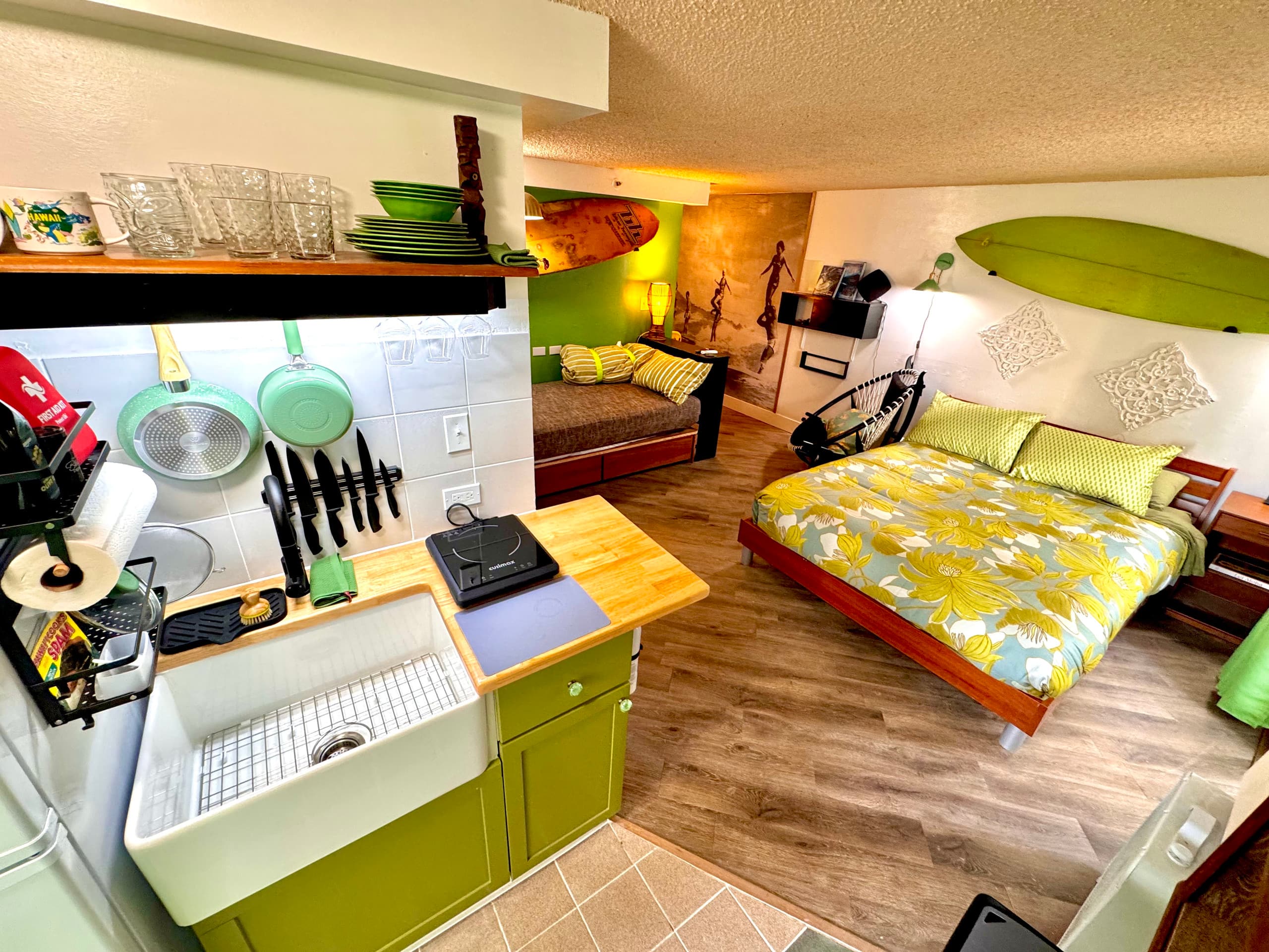 Condo in Honolulu · ★4.94 · Studio · 2 beds · 1 bath - Image 7