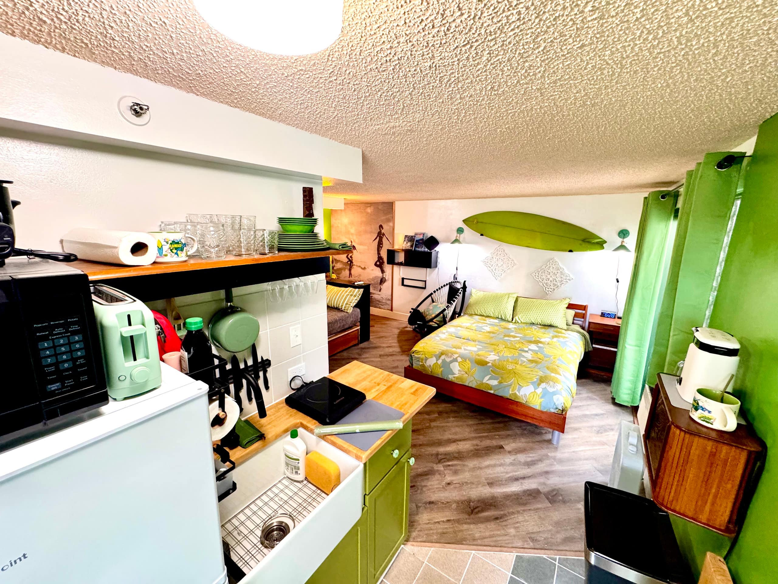 Condo in Honolulu · ★4.94 · Studio · 2 beds · 1 bath - Image 2