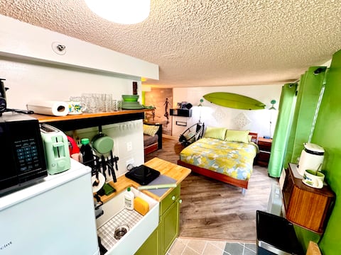 Popular Airbnb listing: Surf and Sea in Waikiki, 2 beds, sun, fun & NEW! in Urban Honolulu