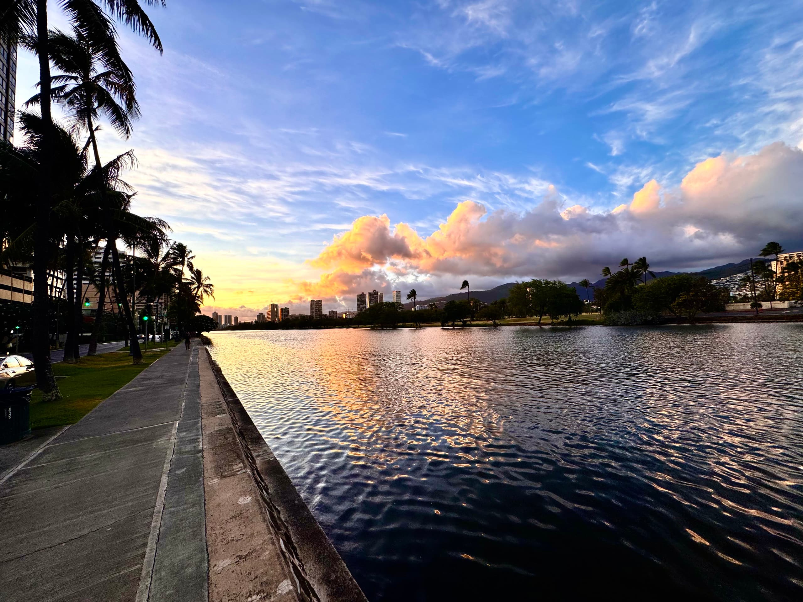 Condo in Honolulu · ★4.94 · Studio · 2 beds · 1 bath - Image 35