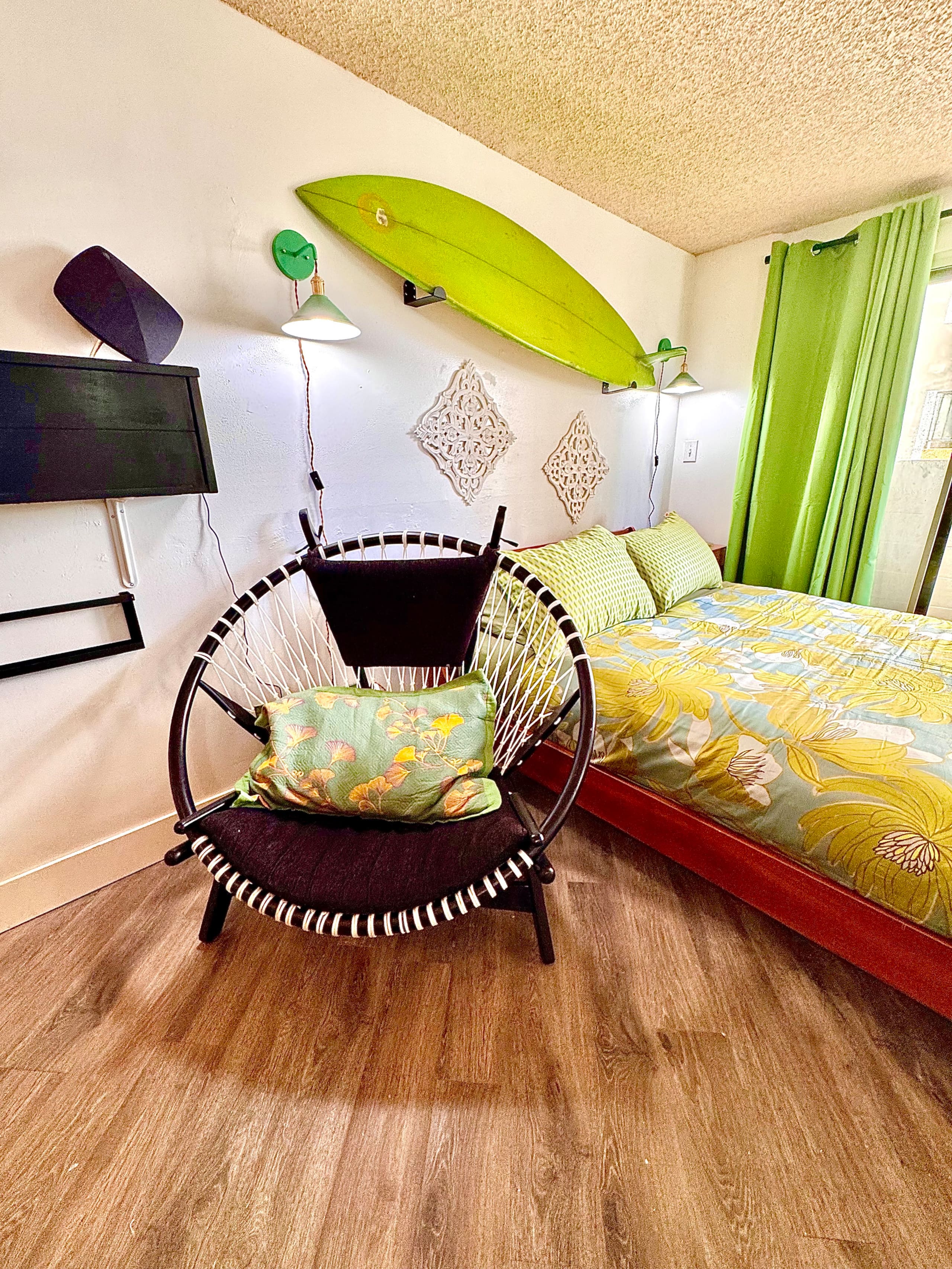 Condo in Honolulu · ★4.94 · Studio · 2 beds · 1 bath - Image 1