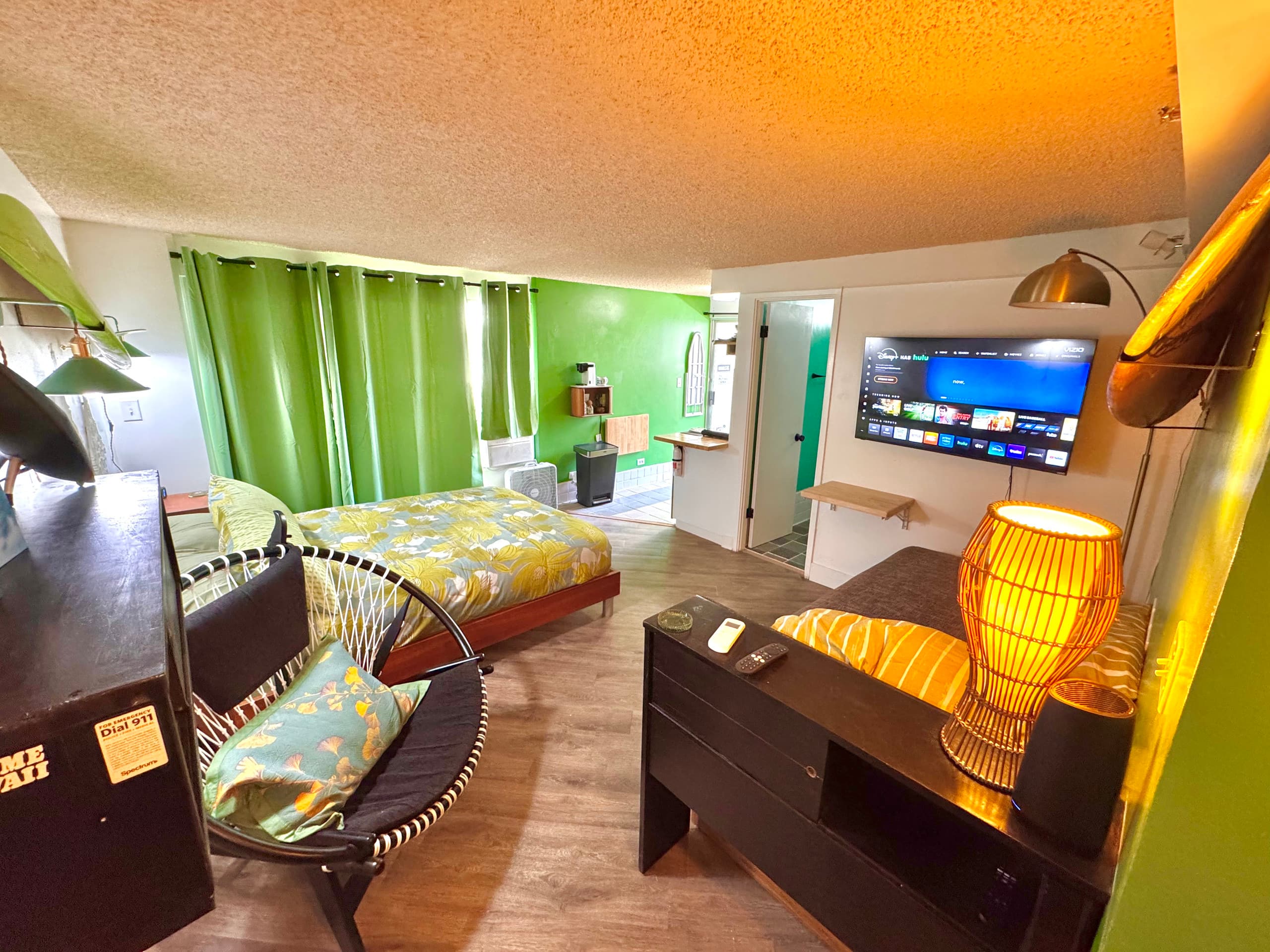 Condo in Honolulu · ★4.94 · Studio · 2 beds · 1 bath - Image 4