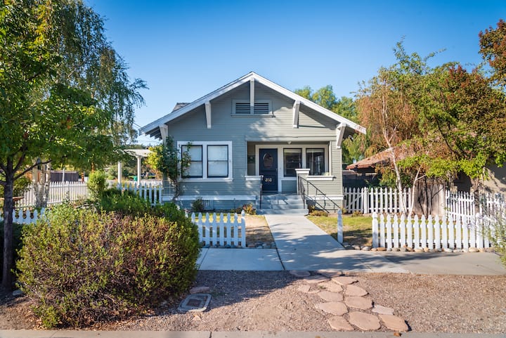 1916 Craftsman + Garden Firepit Walk Downtown - Paso Robles, CA