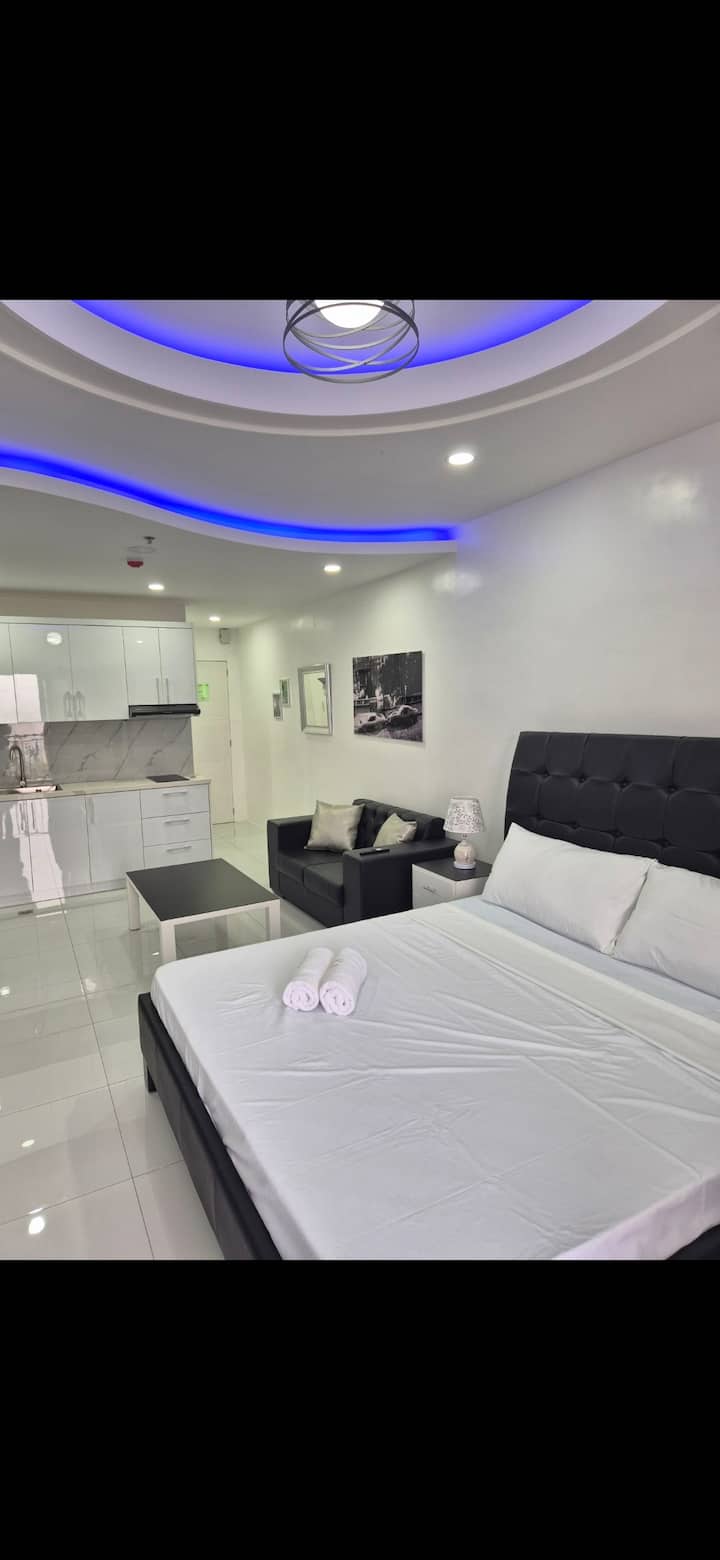 White Tower. 11f West. Free Wifi. 75inch Tv. - Mabalacat