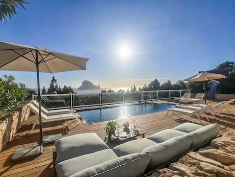 Top performing Airbnb: Es Vedrà Panoramic Villa Oasis 4 Bedroom in Sant Josep De Sa Talaia