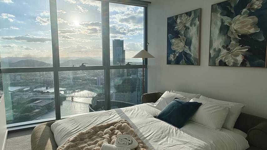 Queens Wharf Sky Home 3 bedroom gallery image 3