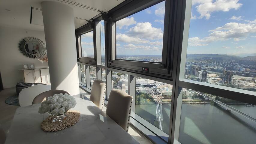Queens Wharf Sky Home 3 bedroom gallery image 4