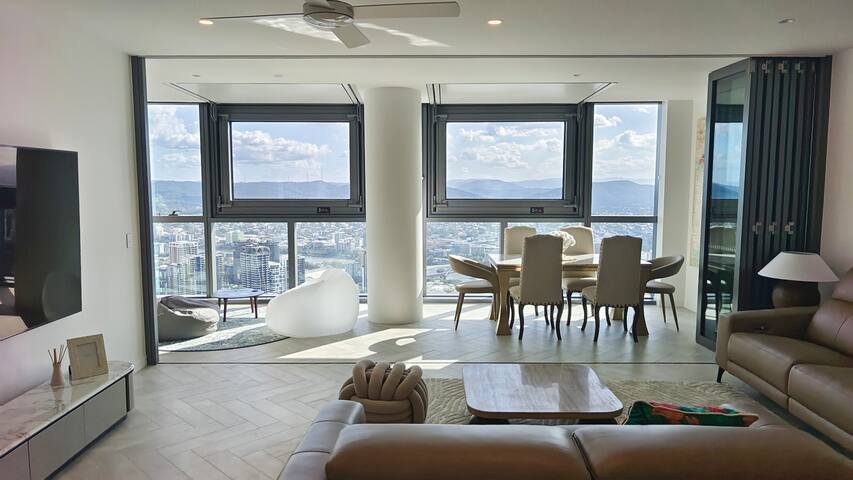 Queens Wharf Sky Home 3 bedroom gallery image 2