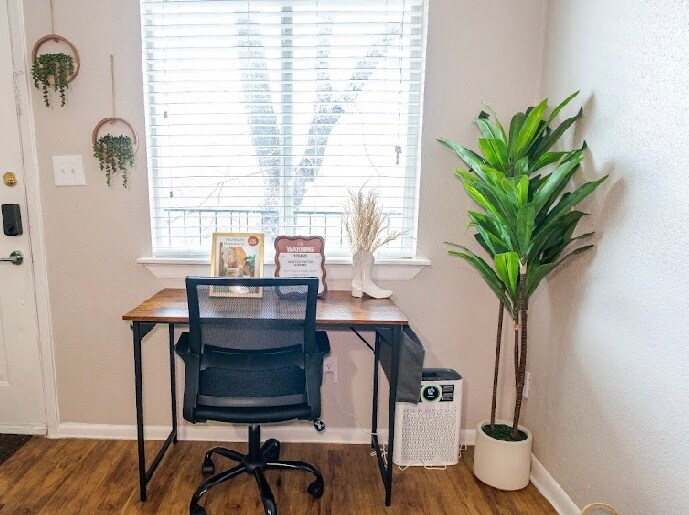 Peaceful 1/1 Bedroom DT Skyline View