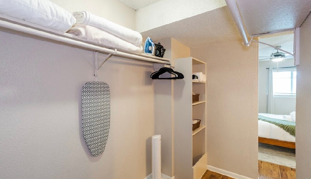 Peaceful 1/1 Bedroom DT Skyline View
