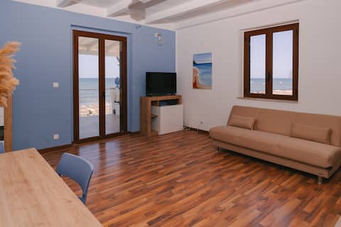 Successful Airbnb property: The uniqueness of Joelle's Terrace overlooking the sea in Carini