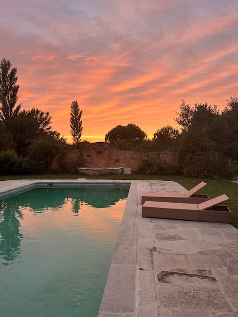 Pool house in Provence, 7 minutes by car from the center