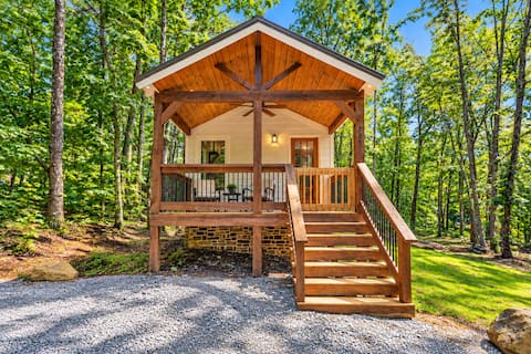 Pristine, Quaint Tiny Home! The Hemlock Hideaway