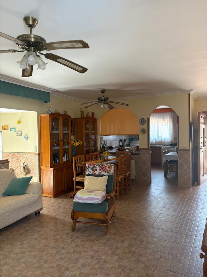Gran Casa Familiar Con Piscina Y Barbacoa Privada - Catalonia