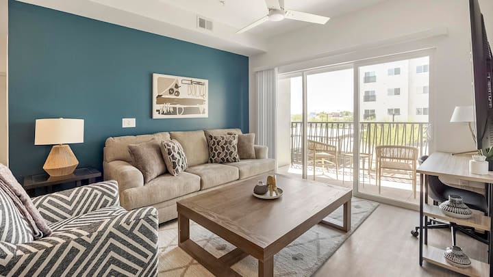 Landing | Stylish 2bd, Pool, Gym - Phoenix, AZ